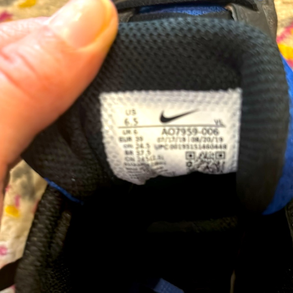 Boys Nike football cleats 6.5 - Picture 2 of 3